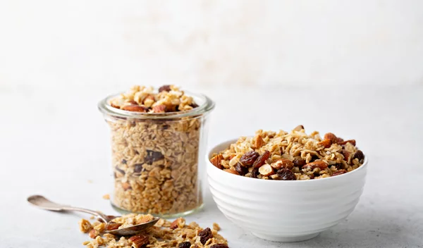 Σπιτική γκρανόλα χωρίς ζάχαρη έτοιμη σε μόλις 30 λεπτά