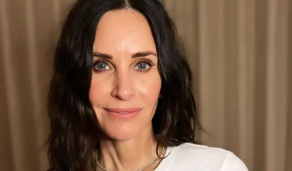 Πώς θα φτιάξεις το αγαπημένο πρωτεϊνικό μπολ λαχανικών της Courteney Cox