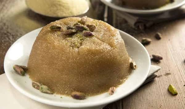 Το γλυκό της Καθαράς Δευτέρας: Υπέροχος σιμιγδαλένιος χαλβάς με μόνο 5 υλικά