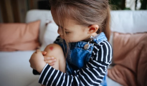 Γιατί το παιδί μου πέφτει και χτυπά συνεχώς;