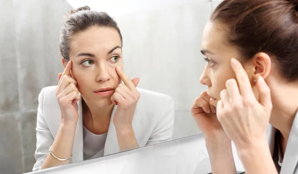 Έχεις κουρασμένα μάτια; Να πώς θα τα ανακουφίσεις