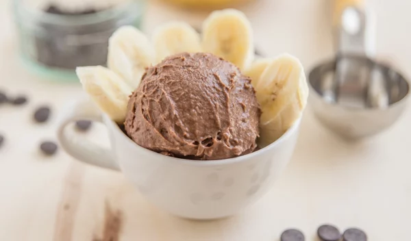 3 πανεύκολα vegan παγωτά χωρίς ζάχαρη για να δροσιστείς υγιεινά