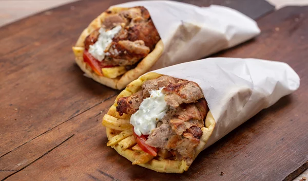 Light σουβλάκια: Πώς να μειώσεις τις θερμίδες από 770 σε 370 με έναν απλό τρόπο