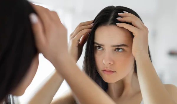 3 συστατικά στα σαμπουάν που πρέπει να αποφύγεις για την τριχόπτωση