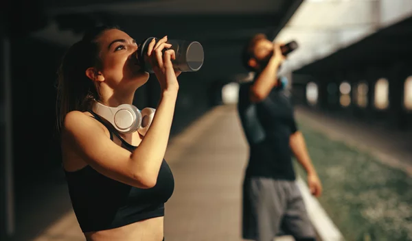 Τι να πιω πριν τη γυμναστική; Το συστατικό που σε βοηθάει να μεγιστοποιήσεις τις αποδόσεις σου