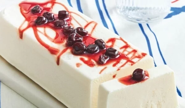 Καλοκαιρινό γιαουρτογλυκό με βύσσινο - Ελαφρύ και πεντανόστιμο