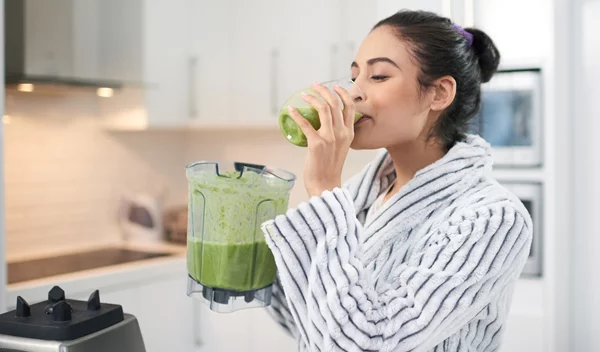 Το smoothie που θα ενεργοποιήσει τον μεταβολισμό σου μετά το εορταστικό ρεβεγιόν