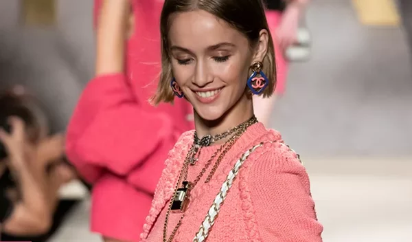 Το μικρό μυστικό μακιγιάζ που θα σε κάνει να δείχνεις πιο φρέσκια και ξεκούραστη από ποτέ