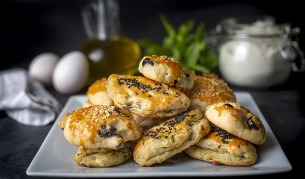 Εύκολα ελιοτυροπιτάκια κατάψυξης- Έτοιμα σε λίγα λεπτά