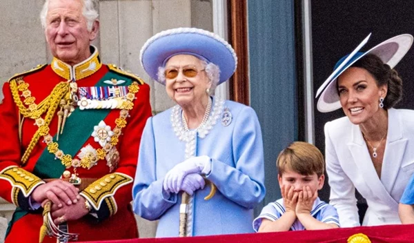 Το χριστουγεννιάτικο έθιμο των royals με τη ζυγαριά πριν και μετά το δείπνο