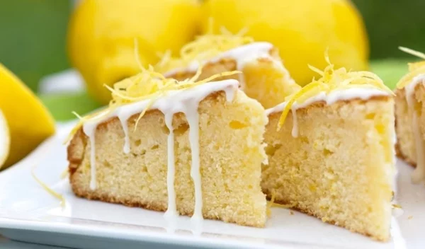 Ελαφρύ και αφράτο κέικ λεμόνι με γιαούρτι - Πανεύκολο, χωρίς μίξερ