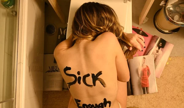 Νίκη Ρακοπούλου Γερολυμάτου: Μια 17χρονη μιλά για τις διατροφικές διαταραχές μέσα από την τέχνη