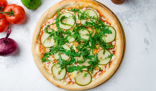 Υγιεινή μεσογειακή πίτσα: Θα την απολαμβάνεις όλο το καλοκαίρι!