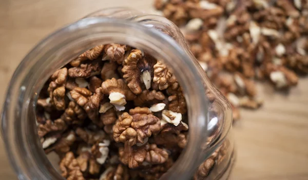 Έξι λόγοι για να καταναλώνεις καρύδια καθημερινά