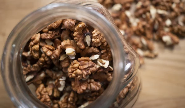 Τι μπορεί να συμβεί στο δέρμα μας εάν τρώμε κάθε μέρα καρύδια