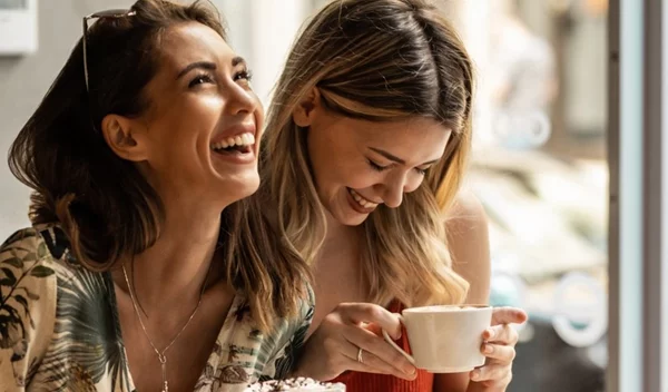 Πόσο πραγματικά ανάγκη έχουμε τις φίλες στη ζωή μας;