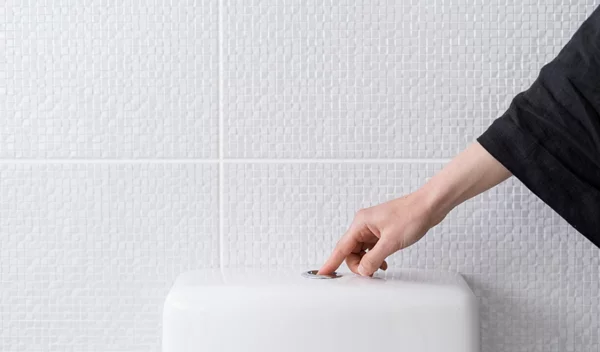 Η επιστήμη προειδοποιεί: Τι συμβαίνει πραγματικά όταν τραβάς το καζανάκι