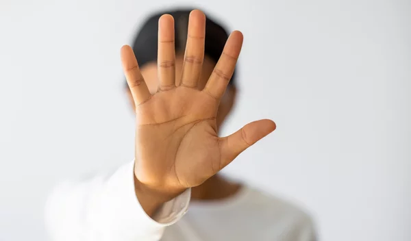 Σοκάρουν οι νέες εκτιμήσεις του ΠΟΥ: Σχεδόν 1 στις 3 γυναίκες παγκοσμίως βιώνει βία