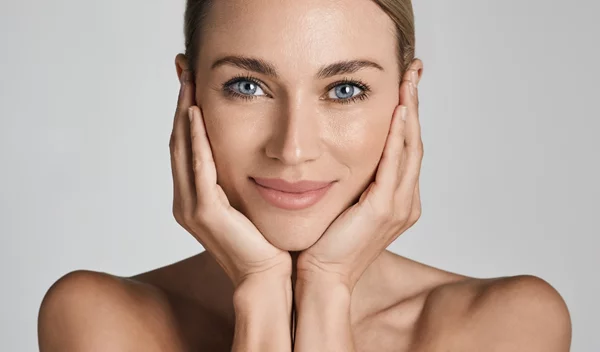 Skin Streaming: Η πιο απλή προσέγγιση στο skincare που κάνει θραύση στα social media