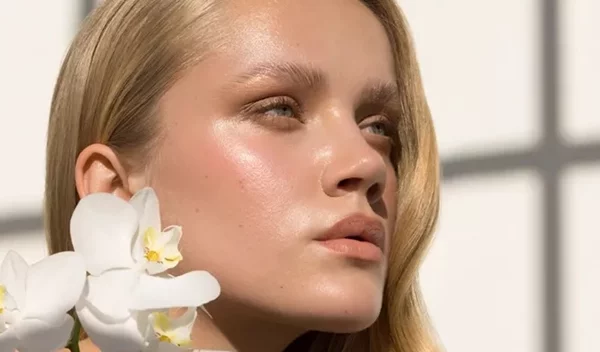 Οι καλύτερες κρέμες με ρετινόλη και υαλουρονικό οξύ