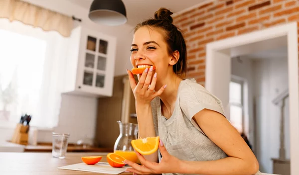 Τροφές που σε κάνουν να λάμπεις: Η διατροφή για υγιές δέρμα