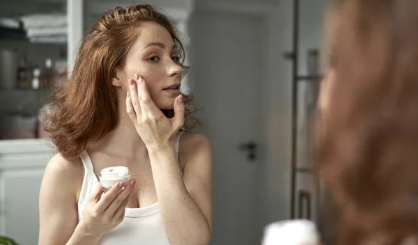 Το αγαπημένο tip των δερματολόγων για πιο ενυδατωμένη από ποτέ επιδερμίδα