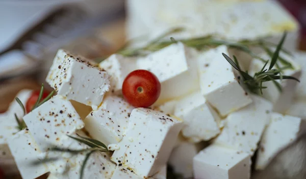Γιατί σιχαίνεσαι τυριά όπως η φέτα; Οι επιστήμονες δίνουν την απάντηση