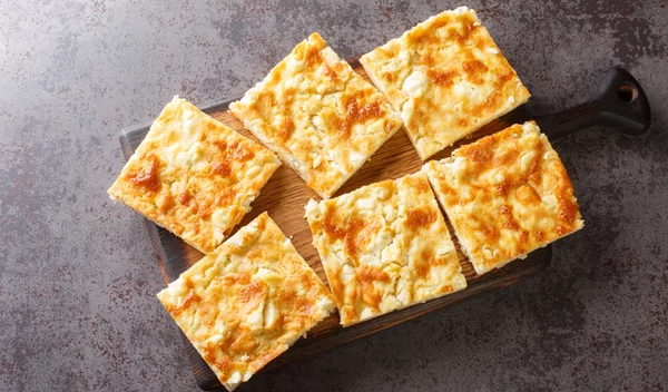 Εύκολη σπιτική τυρόπιτα χωρίς φύλλο