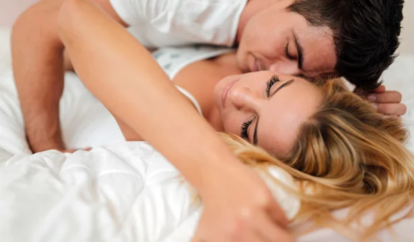 Πόσες φορές την εβδομάδα πρέπει να κάνεις σεξ αν θες να ζήσεις περισσότερο;