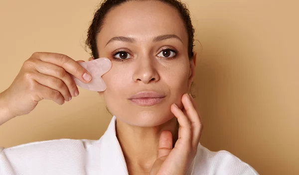 Πώς θα δείχνεις πιο νέα μέσα σε λίγα λεπτά;