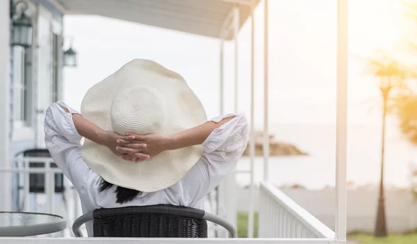 Γιατί νιώθουμε τόσο κουρασμένοι μετά από διακοπές;