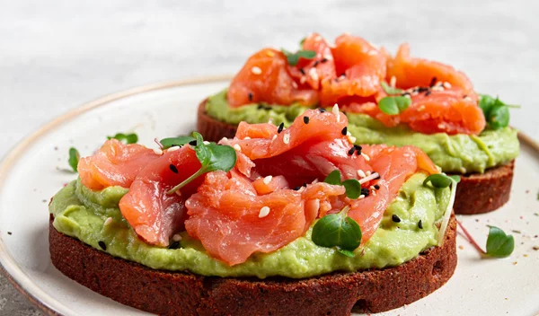 Λιγότερες θερμίδες ή χαμηλότερα λιπαρά; Τι είναι καλύτερο για να μειώσουμε τον κίνδυνο καρδιοπαθειών