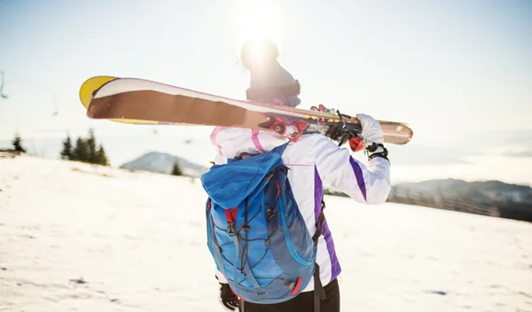 Σκι: 10 χρήσιμες συμβουλές πριν ανέβεις στις χιονισμένες πίστες