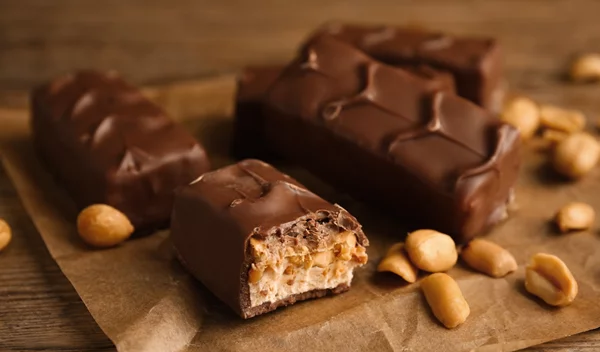Snickers bites: Αν λατρεύεις τον συνδυασμό πίνατς με σοκολάτα τότε η συνταγή αυτή είναι για εσένα