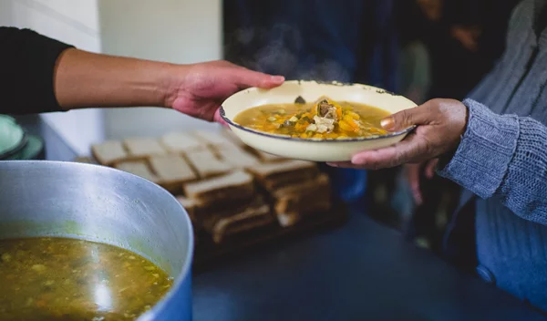 Γυναίκες που μας εμπνέουν: Το "Δείπνο Αγάπης" της Μαριάννας Πέππα