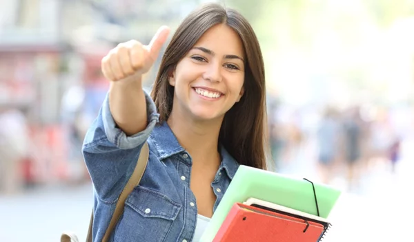 Βγαίνουν οι βάσεις των Πανελληνίων: Το παιδί σου είναι φοιτητής/φοιτήτρια!