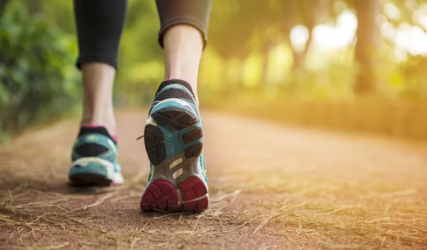 Πεσμένη ενέργεια: 5 λόγοι που το περπάτημα τονώνει καλύτερα και από τον καφέ