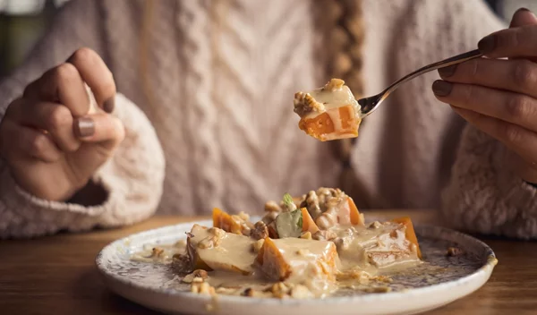 Χοληστερίνη: Να νηστέψεις ή όχι πριν την εξέταση; Επηρεάζει το αποτέλεσμα;