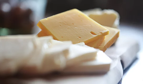 Τα 8 πιο υγιεινά τυριά που πρέπει να τρως – Οι ειδικοί αποκαλύπτουν τα πιο θρεπτικά είδη