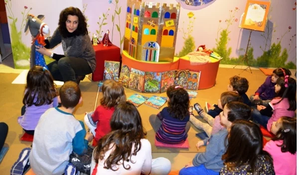 Εύη Τσιτιρίδου-Χριστοφορίδου | Η βραβευμένη νηπιαγωγός που μαθαίνει στα παιδιά να αγαπούν τα βιβλία