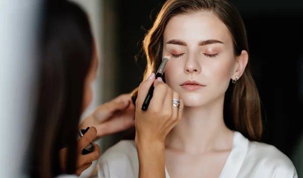 Latte makeup: Το φυσικό μακιγιάζ που ταιριάζει σε όλες