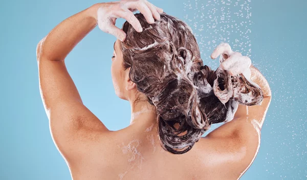 Τα καλύτερα σαμπουάν για βαθύ καθαρισμό σε κάθε τύπο μαλλιών