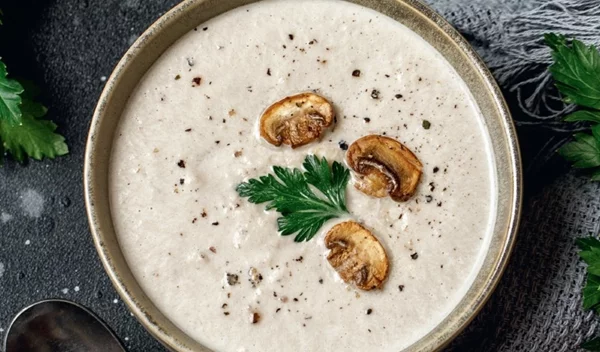 Σούπα βελουτέ με κουνουπίδι και μανιτάρια