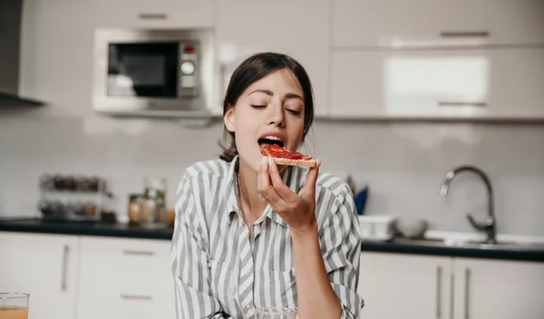 Είναι καλύτερο να τρως λιγότερο για την υγεία σου;