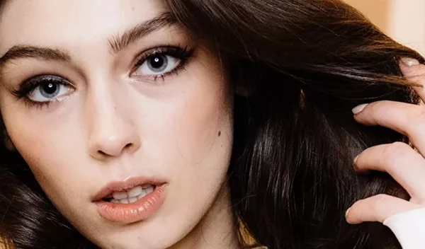 Ρυτίδες στο πόδι της χήνας: Πώς θα τις αντιμετωπίσεις αποτελεσματικά δίχως κόπο - η τάση της φυσικής προσέγγισης