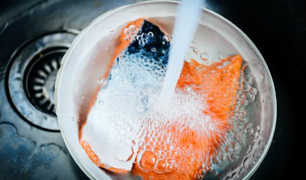 Πρέπει να πλένεις τον σολομό πριν τον μαγειρέψεις;