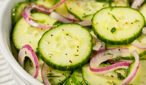 3 σαλάτες που λειτουργούν σαν... φυσικά detox boosters