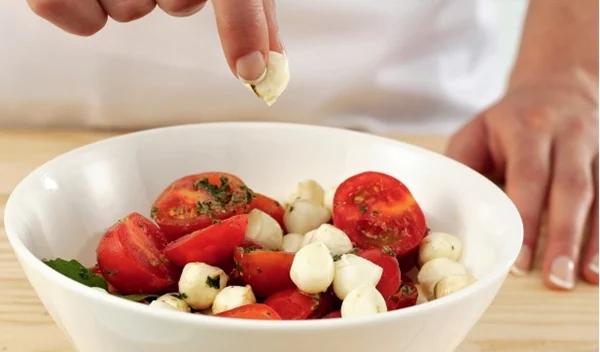 Πώς η δίαιτα MIND "ξανανιώνει" το μυαλό και καθυστερεί τη γήρανση του εγκεφάλου