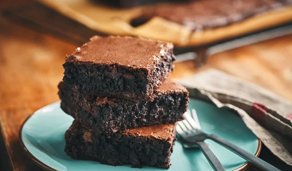 Εύκολη συνταγή για brownies με βρώμη - Χωρίς μίξερ, έτοιμο σε 5 λεπτά