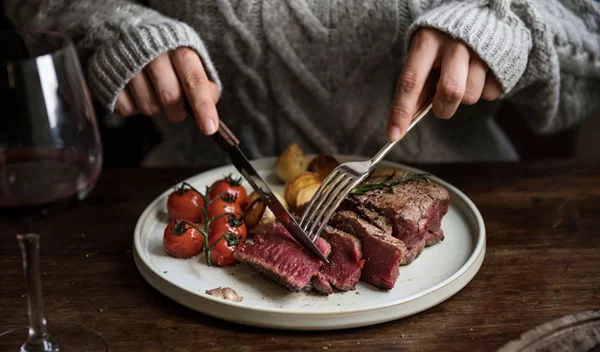 Φλεγμονή: Ποιες τροφές αυξάνουν κρυφά τα επίπεδά της;